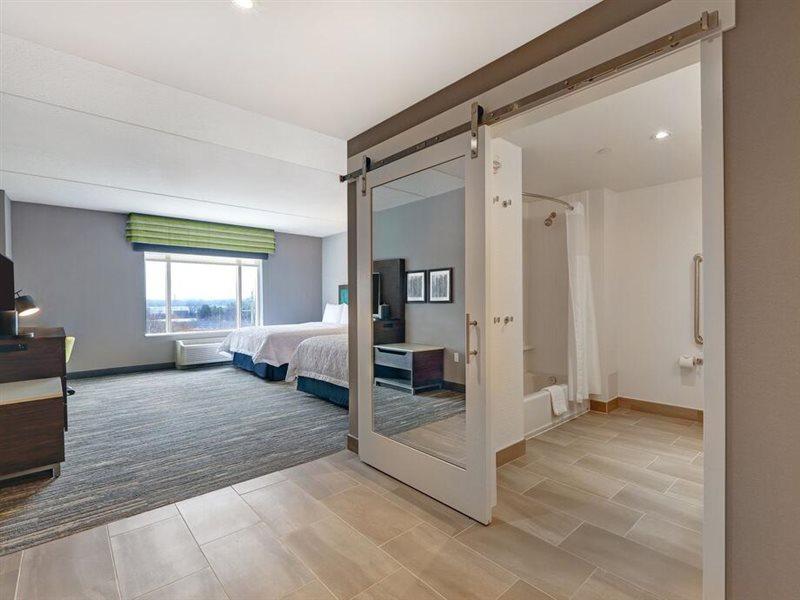 Hampton Inn Peterborough Zewnętrze zdjęcie