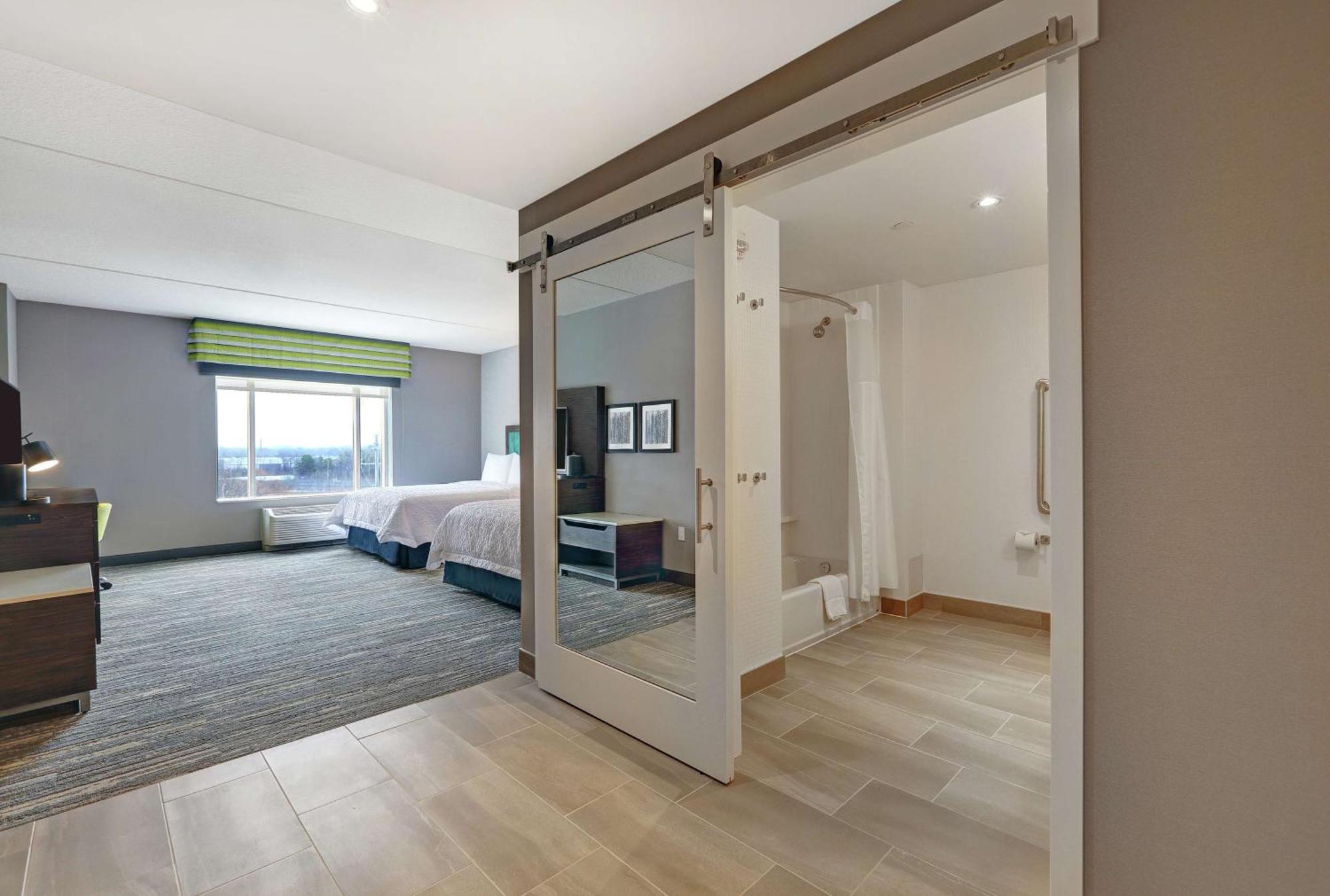 Hampton Inn Peterborough Zewnętrze zdjęcie