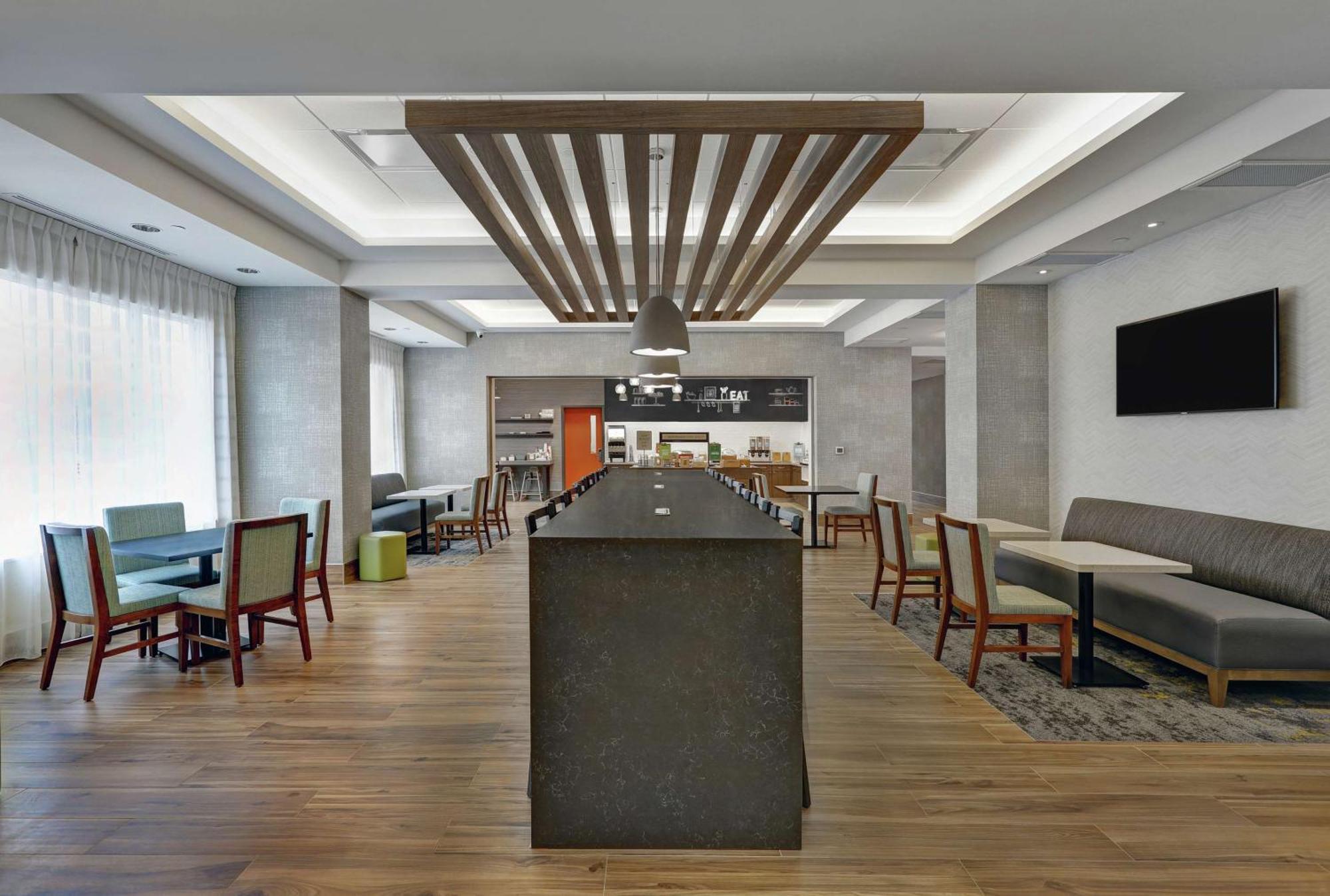 Hampton Inn Peterborough Zewnętrze zdjęcie